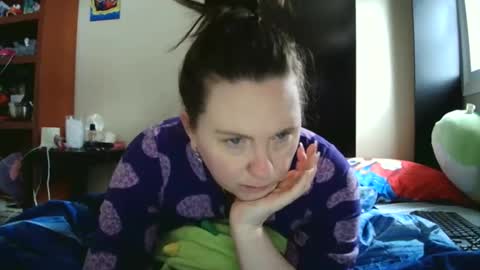 fuzzypeaches87 online show from April 21, 4:45 pm