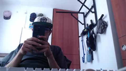 Snapshot of fvckhorneyguy chatting on May 6, 6:46 pm andrew online show from May 6, 6:46 pm