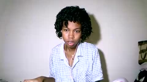 Snapshot of fyah1027 chatting on December 15, 2:16 am fyah1027 online show from December 15, 2:16 am