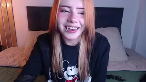 Snapshot of fyreandfox_ chatting on June 26, 8:35 pm FIRE AND FOX online show from June 26, 8:35 pm