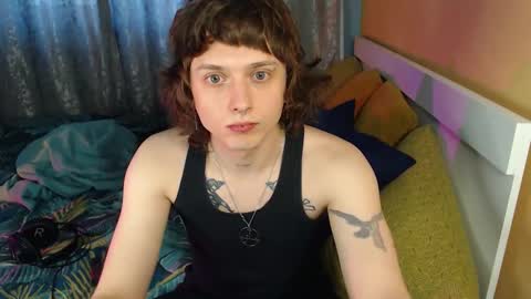 Snapshot of g1vememoney chatting on October 13, 4:45 am Ian online show from October 13, 4:45 am