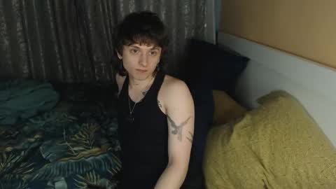 Snapshot of g1vememoney chatting on November 11, 12:10 am Ian online show from November 11, 12:10 am