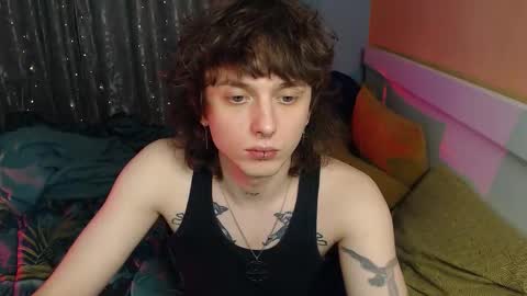 Ian online show from December 18, 10:49 pm