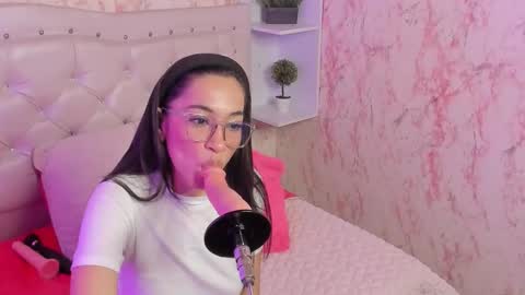 gabbieskinny online show from November 18, 4:11 pm