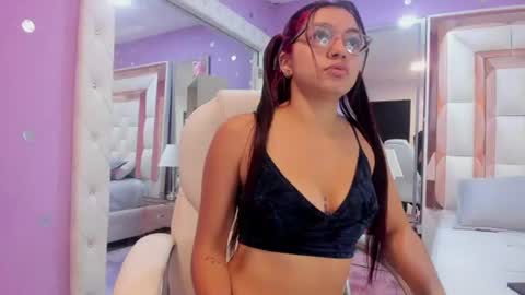 Snapshot of gabby_monroe chatting on June 22, 12:13 pm Gabby online show from June 22, 12:13 pm