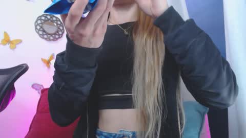 Snapshot of gabbyhills_ chatting on October 15, 10:37 am  Gabby  online show from October 15, 10:37 am