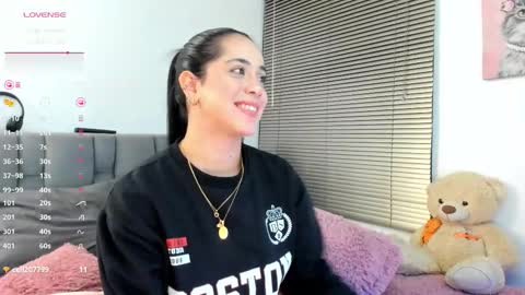 Snapshot of gabi_boom chatting on November 12, 12:11 am Gabriela online show from November 12, 12:11 am