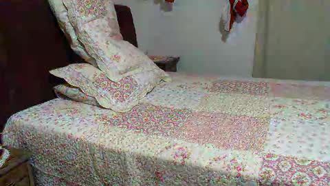 gaby  layla online show from December 18, 12:38 am