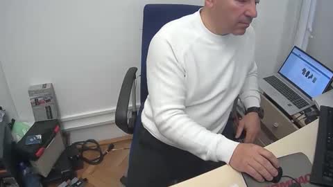 gabriel9_2003 online show from April 14, 7:03 am