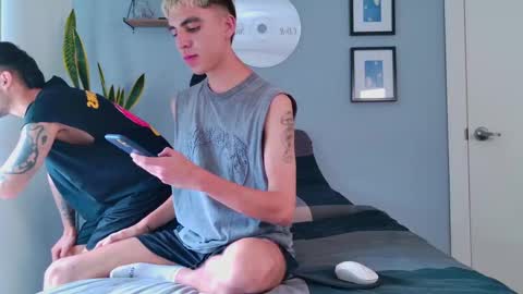 Snapshot of gabriel_and_geronimo chatting on September 10, 7:47 pm gabriel_and_geronimo online show from September 10, 7:47 pm