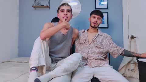 Snapshot of gabriel_and_geronimo chatting on September 16, 3:40 am gabriel_and_geronimo online show from September 16, 3:40 am