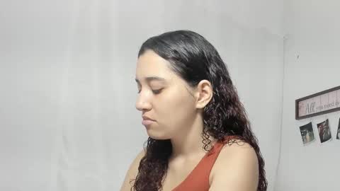 Snapshot of gabriela_duarte chatting on December 3, 4:58 am Gabi online show from December 3, 4:58 am