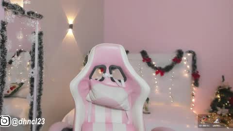 Snapshot of gabriellahoney18 chatting on December 5, 11:18 pm Gabriella online show from December 5, 11:18 pm