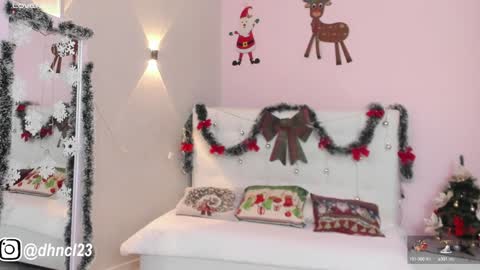 Snapshot of gabriellahoney18 chatting on December 12, 11:47 pm Gabriella online show from December 12, 11:47 pm