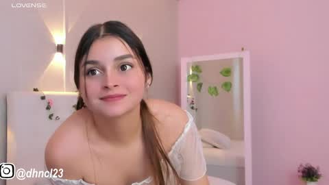 Snapshot of gabriellahoney18 chatting on February 13, 9:27 pm Gabriella online show from February 13, 9:27 pm