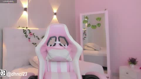 Snapshot of gabriellahoney18 chatting on February 26, 8:54 pm Gabriella online show from February 26, 8:54 pm