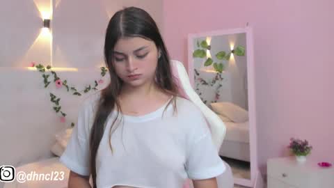 Snapshot of gabriellahoney18 chatting on March 4, 10:38 pm Gabriella online show from March 4, 10:38 pm
