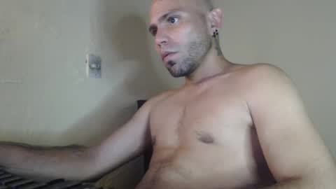 Snapshot of gabrielle_ramirez chatting on May 27, 1:57 am Gabriel online show from May 27, 1:57 am