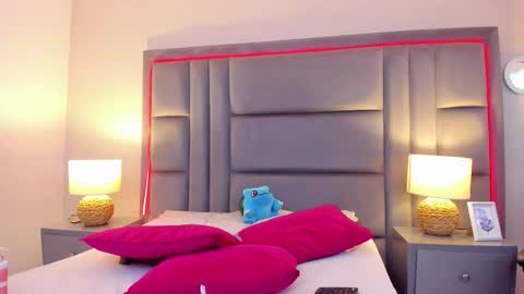 Snapshot of gabymoreau chatting on November 6, 8:21 pm gabymoreau online show from November 6, 8:21 pm