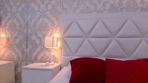 Snapshot of gabymoreau chatting on December 5, 8:16 pm gabymoreau online show from December 5, 8:16 pm