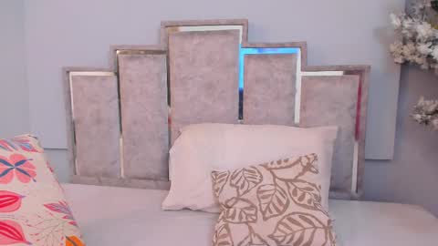 gabyyjones online show from February 25, 11:30 am