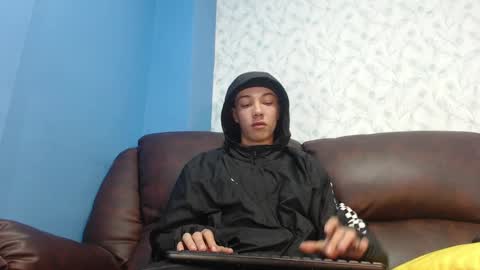 Snapshot of gadiel_sex chatting on February 13, 12:11 pm gadiel_sex online show from February 13, 12:11 pm