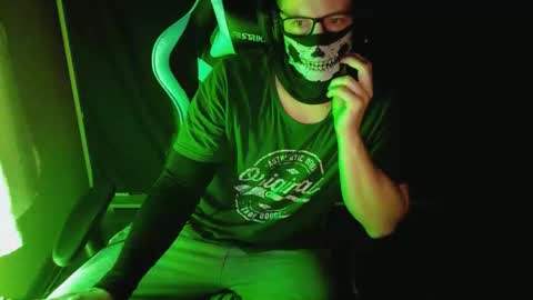 Snapshot of gamer990 chatting on November 21, 11:25 pm gamer990 online show from November 21, 11:25 pm