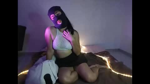 Shelovesthemask online show from October 23, 6:23 am