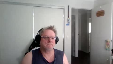 Snapshot of gangster527 chatting on June 8, 2:45 am loseraussie online show from June 8, 2:45 am