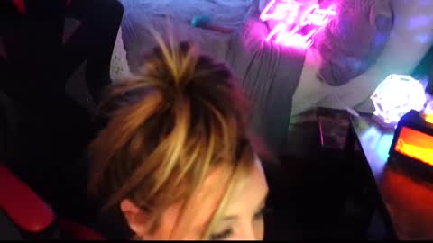 Jenna  - be back MONDAY night.  online show from December 21, 10:17 am