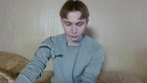 Snapshot of gary_snail33257 chatting on December 1, 6:29 am meow online show from December 1, 6:29 am