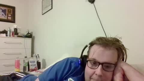 Snapshot of garyg930 chatting on October 29, 4:04 am Gary online show from October 29, 4:04 am