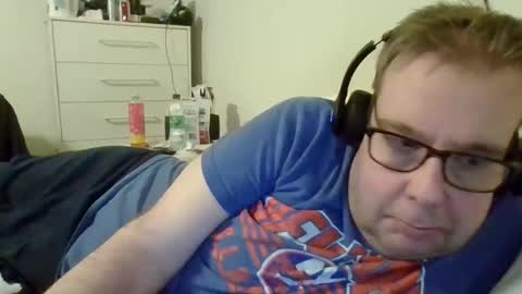 Snapshot of garyg930 chatting on November 3, 5:42 am Gary online show from November 3, 5:42 am