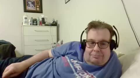 Snapshot of garyg930 chatting on November 10, 1:37 am Gary online show from November 10, 1:37 am