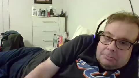 Snapshot of garyg930 chatting on November 13, 7:40 am Gary online show from November 13, 7:40 am