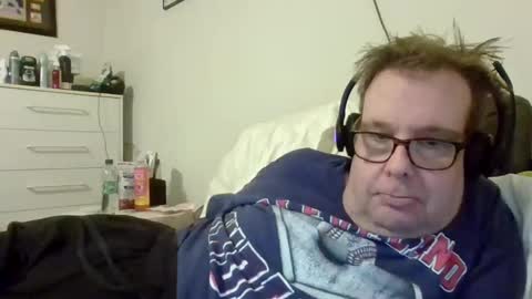 Snapshot of garyg930 chatting on November 17, 5:46 am Gary online show from November 17, 5:46 am