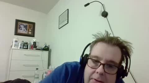 Snapshot of garyg930 chatting on November 19, 4:34 am Gary online show from November 19, 4:34 am