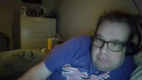 Snapshot of garyg930 chatting on December 1, 5:12 am Gary online show from December 1, 5:12 am