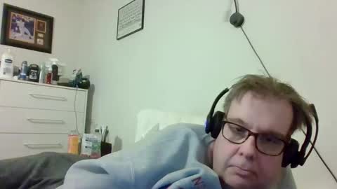 Snapshot of garyg930 chatting on December 2, 1:55 am Gary online show from December 2, 1:55 am