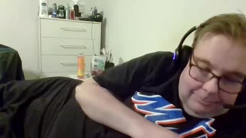 Snapshot of garyg930 chatting on December 3, 5:04 am Gary online show from December 3, 5:04 am