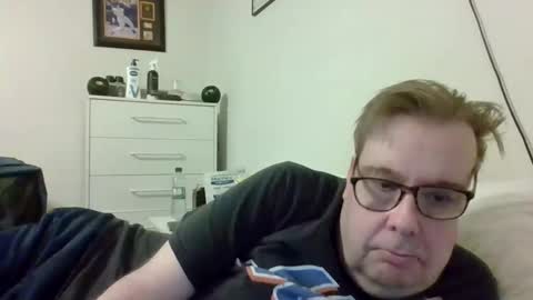 Snapshot of garyg930 chatting on April 28, 1:04 am Gary online show from April 28, 1:04 am