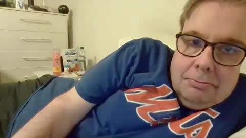 Snapshot of garyg930 chatting on May 4, 12:06 am Gary online show from May 4, 12:06 am