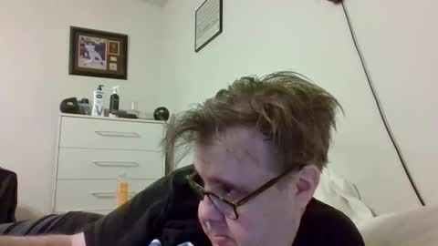 Snapshot of garyg930 chatting on May 6, 1:57 am Gary online show from May 6, 1:57 am