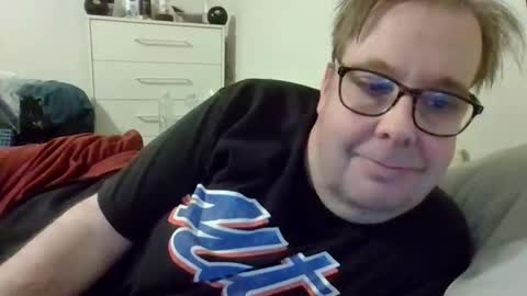 Snapshot of garyg930 chatting on May 16, 2:52 am Gary online show from May 16, 2:52 am