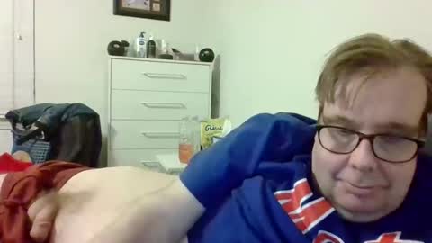 Snapshot of garyg930 chatting on May 18, 3:24 am Gary online show from May 18, 3:24 am
