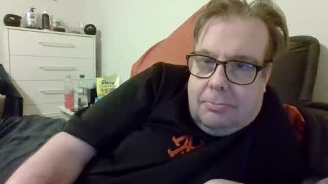 Snapshot of garyg930 chatting on June 2, 4:25 am Gary online show from June 2, 4:25 am