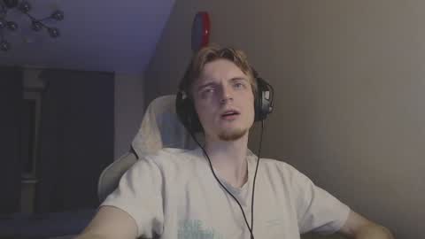 Snapshot of gasturfahe chatting on December 28, 11:48 pm gasturfahe online show from December 28, 11:48 pm