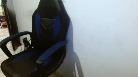 Snapshot of gatika_sexy chatting on January 19, 10:39 am katia online show from January 19, 10:39 am