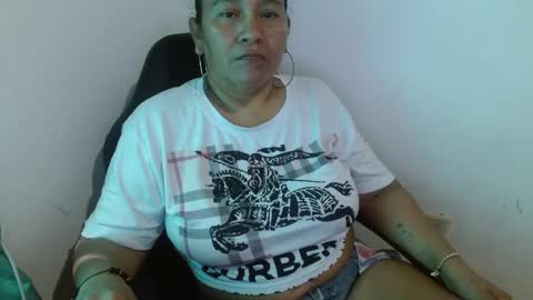 Snapshot of gatika_sexy chatting on February 2, 7:57 pm katia online show from February 2, 7:57 pm