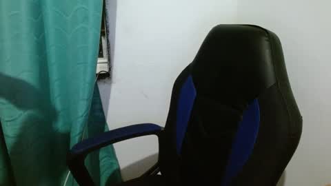 Snapshot of gatika_sexy chatting on February 15, 6:44 am katia online show from February 15, 6:44 am